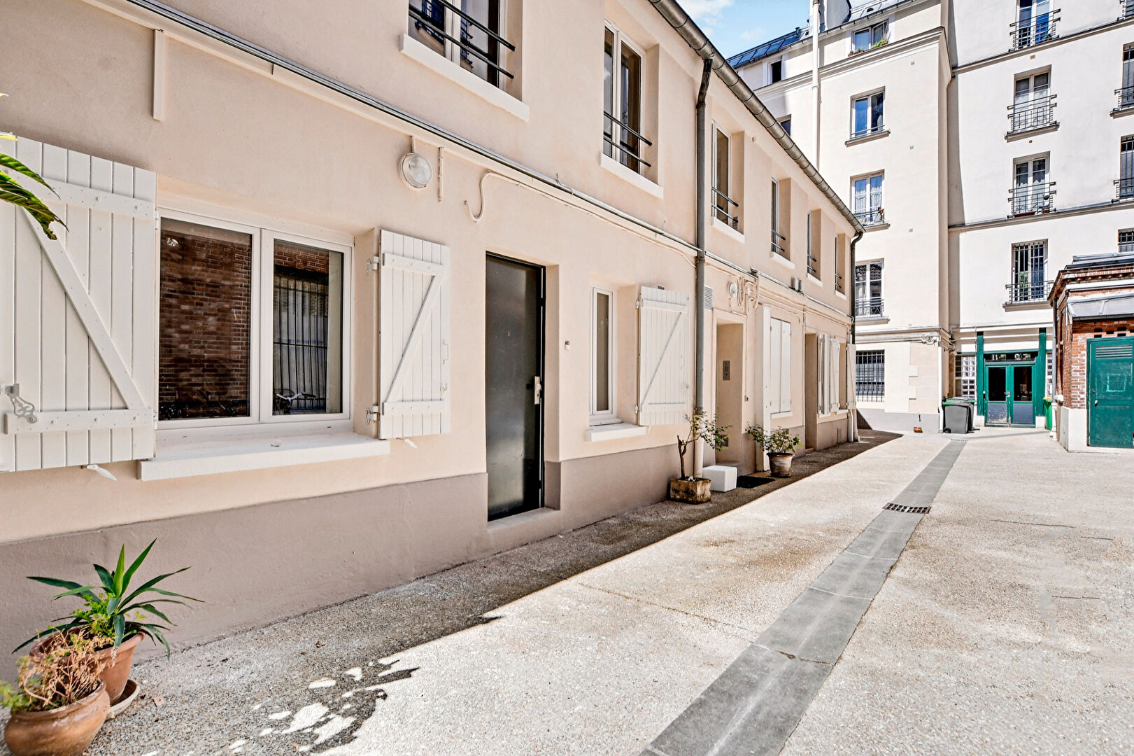 Paris 19 : Studio en parfait état en rez-de-chaussée