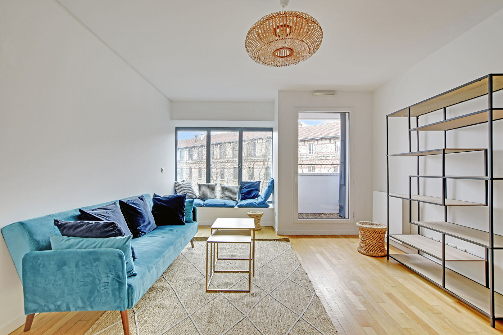 Appartement 2 pièces en étage élevé avec balcons