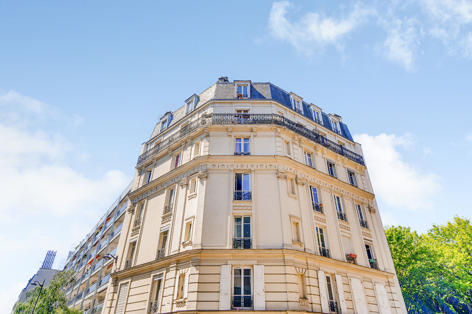 Paris 19 : Studio en dernier étage