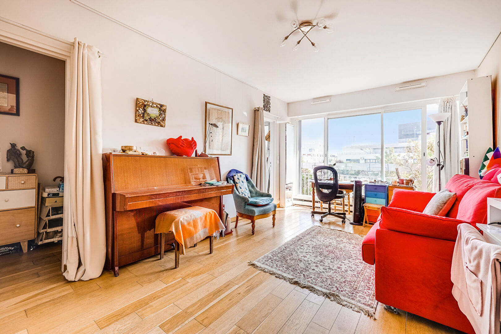 Paris 19 : Appartement Studio en étage élevé