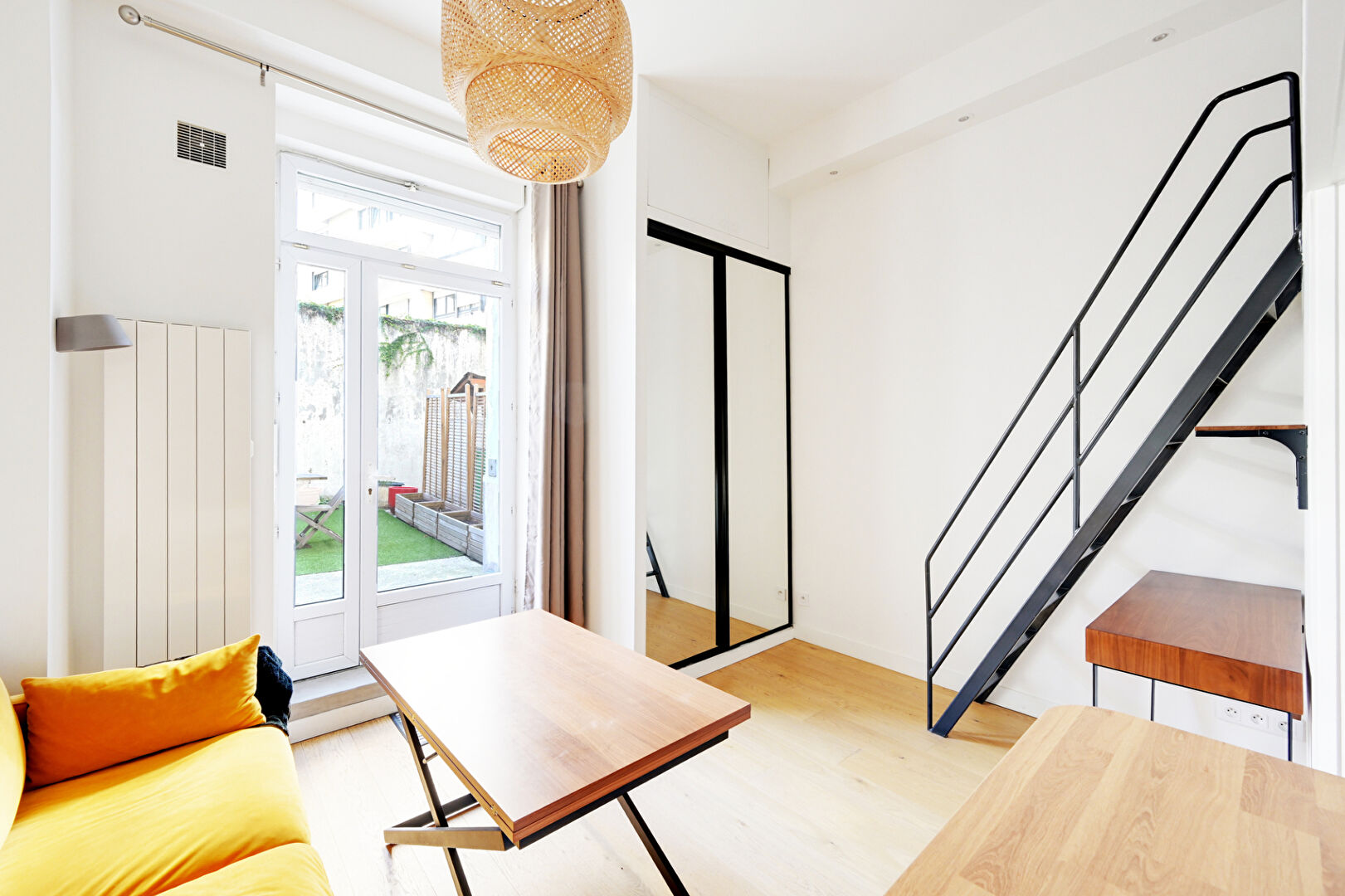 Paris 19ème : Studio en parfait état avec terrasse privative