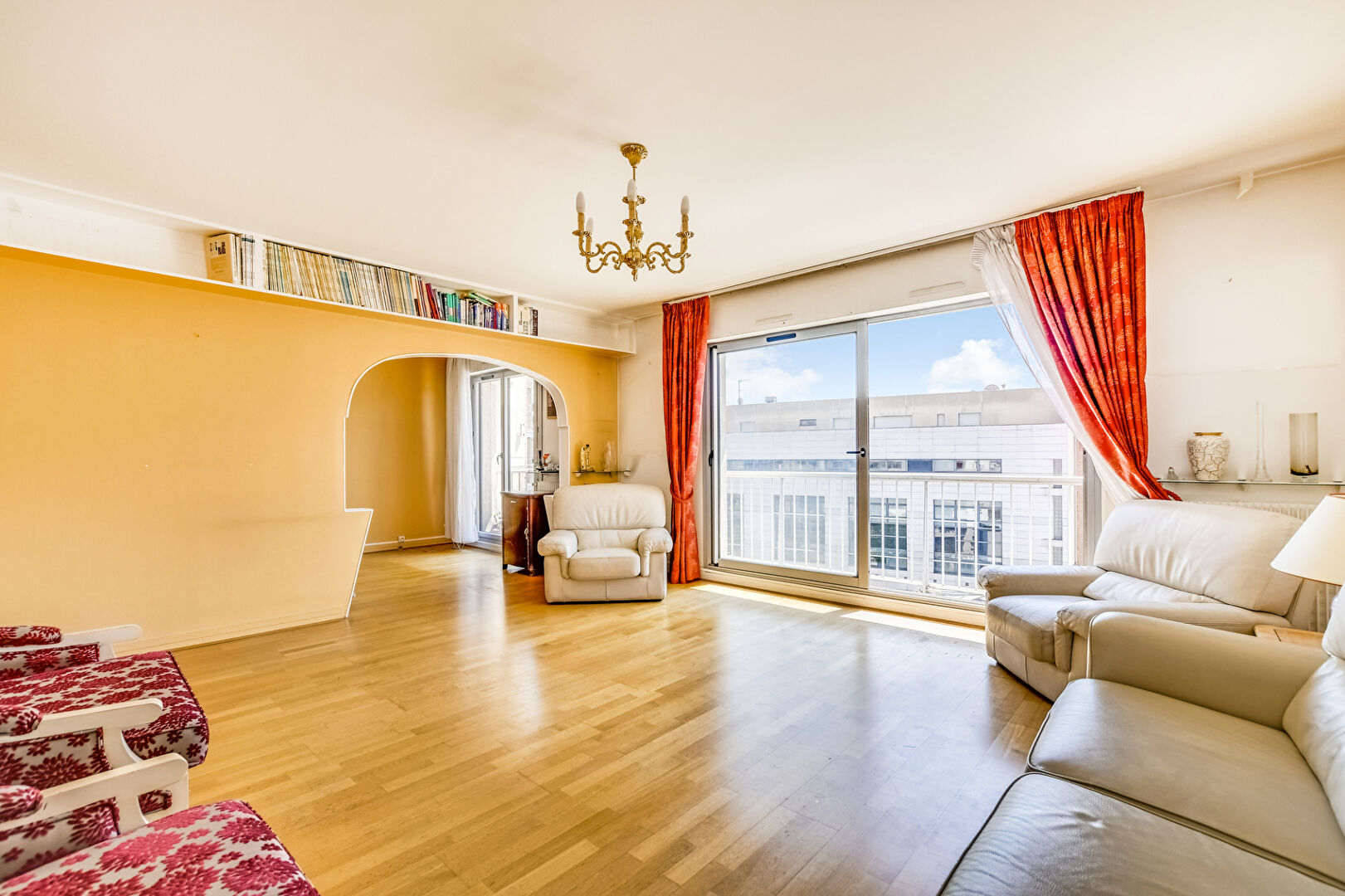 Paris 19 : Appartement 3/4 pièces avec balcons
